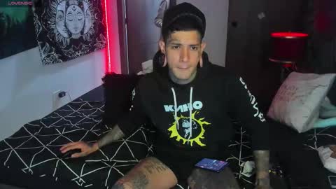 Snapshot of cleosexxx chatting on November 17, 6:08 am cleo y maikol online show from November 17, 6:08 am