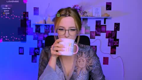 Snapshot of clery_shine chatting on February 25, 9:57 pm clery_shine online show from February 25, 9:57 pm