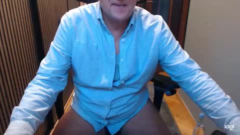 Snapshot of clit_fan chatting on December 20, 10:49 am Rob online show from December 20, 10:49 am