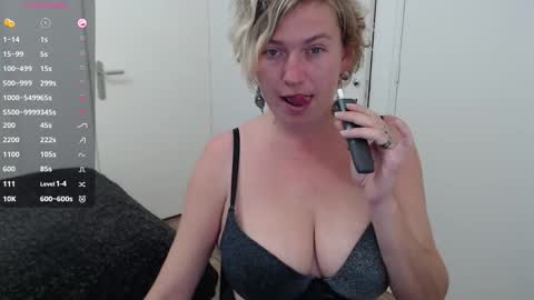 Syl  online show from October 23, 7:18 am