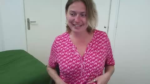 Syl  online show from April 10, 2:00 pm