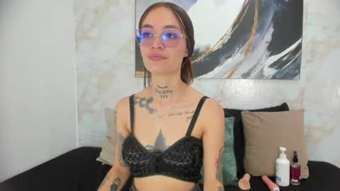 Cloe  online show from July 18, 5:17 pm