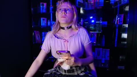  CLOE  online show from January 9, 12:30 pm