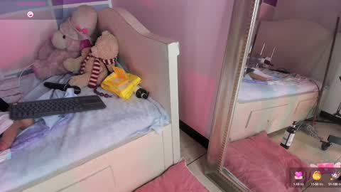 Snapshot of cloe_leeee chatting on December 12, 6:47 am Cloe Leeee online show from December 12, 6:47 am