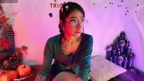 Snapshot of cloe_leeee chatting on October 21, 5:30 am Cloe Leeee online show from October 21, 5:30 am