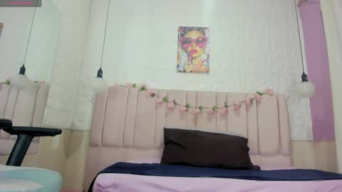 cloe online show from April 8, 12:49 pm