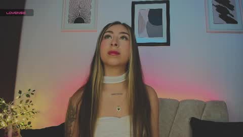 Snapshot of cloe_martinezz_ chatting on May 14, 9:21 pm cloe_martinezz_ online show from May 14, 9:21 pm