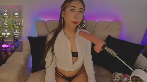 Snapshot of cloe_martinezz_ chatting on June 11, 8:51 pm cloe_martinezz_ online show from June 11, 8:51 pm