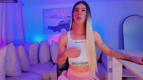 CLOE REMINTON online show from January 4, 11:54 am