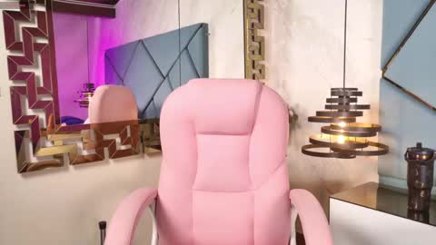 Cloe  online show from October 9, 11:30 am