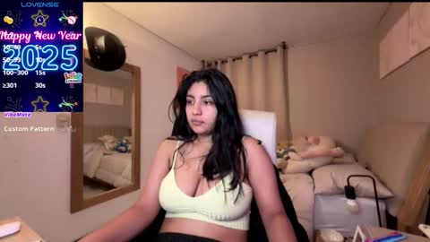 cloe small online show from November 13, 5:28 am