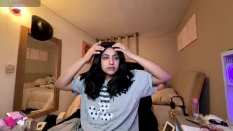 cloe small online show from November 28, 5:43 am