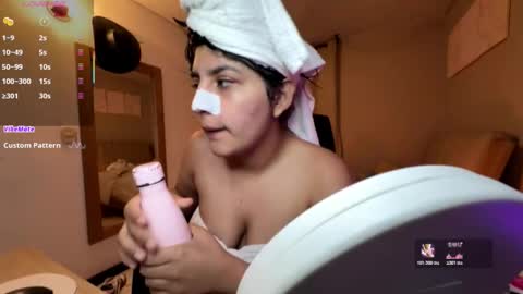 cloe small online show from December 4, 3:16 am