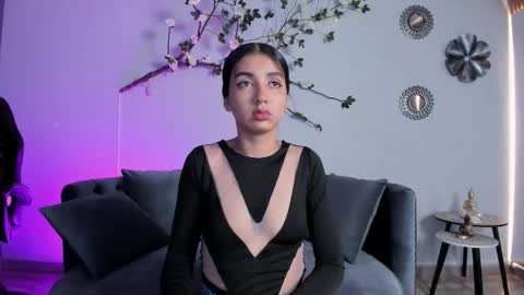 CLOE  online show from November 23, 1:33 pm