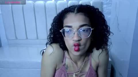cloee online show from October 12, 2:43 am