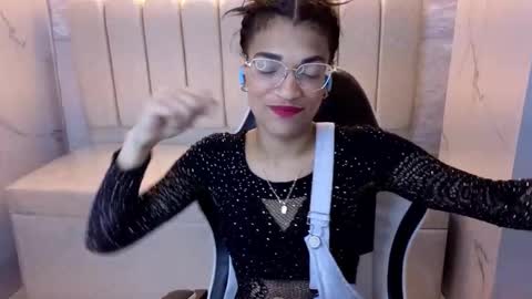 cloee online show from October 17, 3:31 am