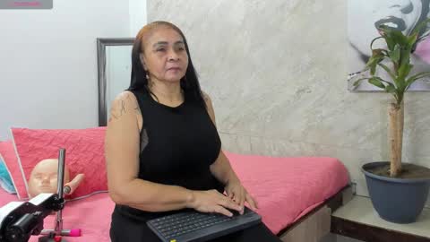 CLOE online show from November 14, 11:42 am