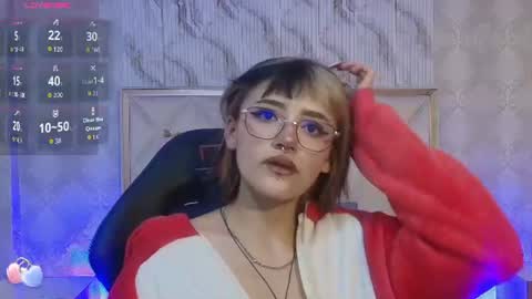 cloee_tay1 online show from July 1, 11:23 am