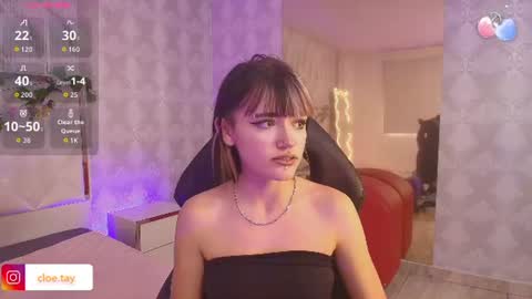 cloee_tay1 online show from July 28, 3:21 pm