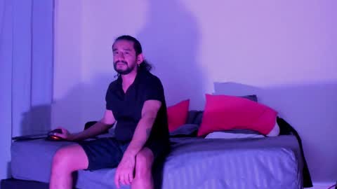 Snapshot of cloudy_pigdude chatting on January 7, 3:14 am CRISTIAN online show from January 7, 3:14 am