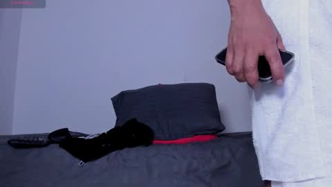 Snapshot of cloudy_pigdude chatting on March 3, 12:04 am CRISTIAN online show from March 3, 12:04 am