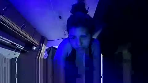 cloudybxtch69 online show from April 8, 2:44 am