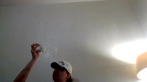 Snapshot of cloudyydayzz chatting on February 18, 11:06 am tallhungandcloudy online show from February 18, 11:06 am