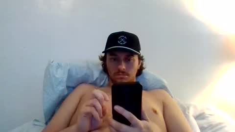 Snapshot of cloudyydayzz chatting on February 23, 10:18 pm tallhungandcloudy online show from February 23, 10:18 pm