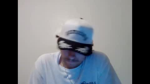 Snapshot of cloudyydayzz chatting on February 26, 3:05 am tallhungandcloudy online show from February 26, 3:05 am