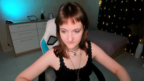  Clover  follow me  online show from December 18, 3:00 pm