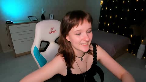  Clover  follow me  online show from December 18, 6:35 pm