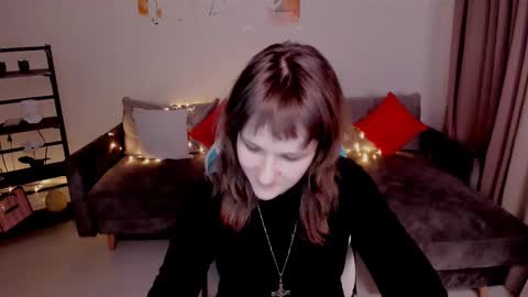  Clover  follow me  online show from March 8, 6:16 pm