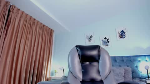 Snapshot of clown_face chatting on June 5, 5:47 am emely dolce online show from June 5, 5:47 am