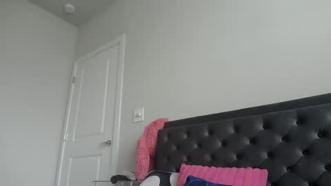 Snapshot of cluv777 chatting on April 19, 10:23 pm cluv777 online show from April 19, 10:23 pm