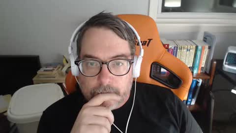 Snapshot of clyde_money chatting on October 20, 11:38 pm Clyde Money online show from October 20, 11:38 pm