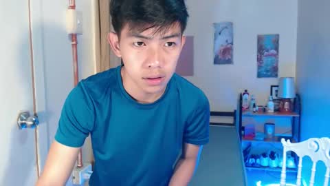 clyde_twinkx online show from April 18, 2:48 am