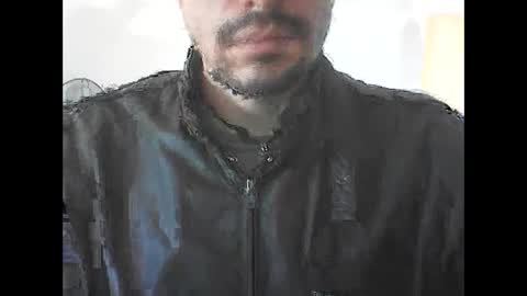 Snapshot of cockdealer69 chatting on December 5, 6:33 pm Cockdealer69 online show from December 5, 6:33 pm