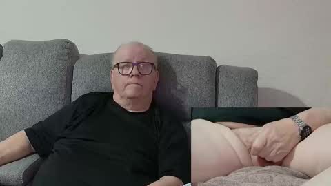 Snapshot of cockneymack51 chatting on October 14, 3:35 pm Charlie. online show from October 14, 3:35 pm