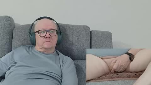 Snapshot of cockneymack51 chatting on November 23, 12:05 pm Charlie. online show from November 23, 12:05 pm