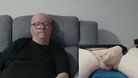 Snapshot of cockneymack51 chatting on December 1, 7:08 pm Charlie. online show from December 1, 7:08 pm