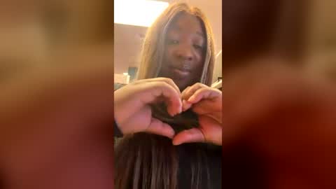 cocobutterprettybrown online show from June 25, 1:59 pm