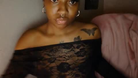 Snapshot of cocochanel197941 chatting on December 18, 1:22 am chanel online show from December 18, 1:22 am