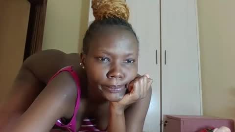 Mila independent model online show from January 9, 7:33 am