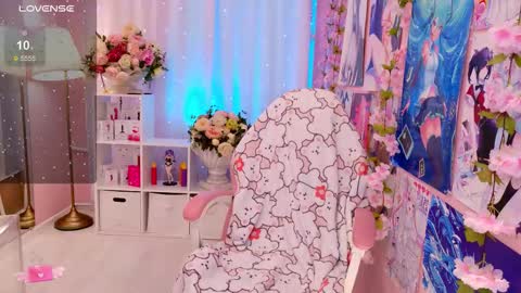 Mia online show from November 29, 1:25 pm