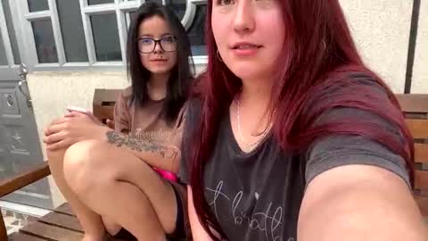 Snapshot of coffee_and_bread chatting on April 2, 5:21 pm Mai y Lua online show from April 2, 5:21 pm