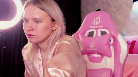 Snapshot of cold_watterfal chatting on March 3, 1:12 am Alice online show from March 3, 1:12 am