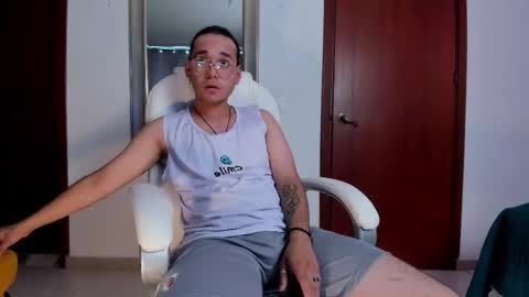 Snapshot of colecruz chatting on October 6, 7:11 pm Cole online show from October 6, 7:11 pm