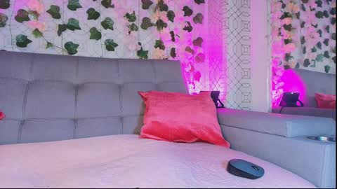 Snapshot of colett_hall chatting on September 12, 11:54 am colett online show from September 12, 11:54 am