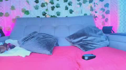 Snapshot of colett_hall chatting on October 6, 11:51 am colett online show from October 6, 11:51 am