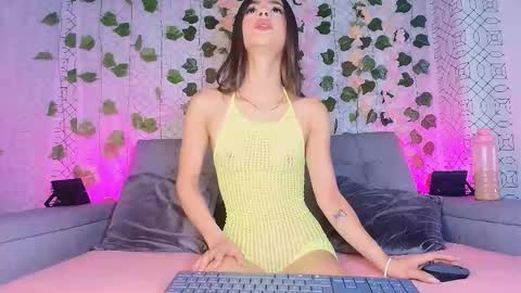 Snapshot of colett_hall chatting on October 11, 12:04 pm colett online show from October 11, 12:04 pm